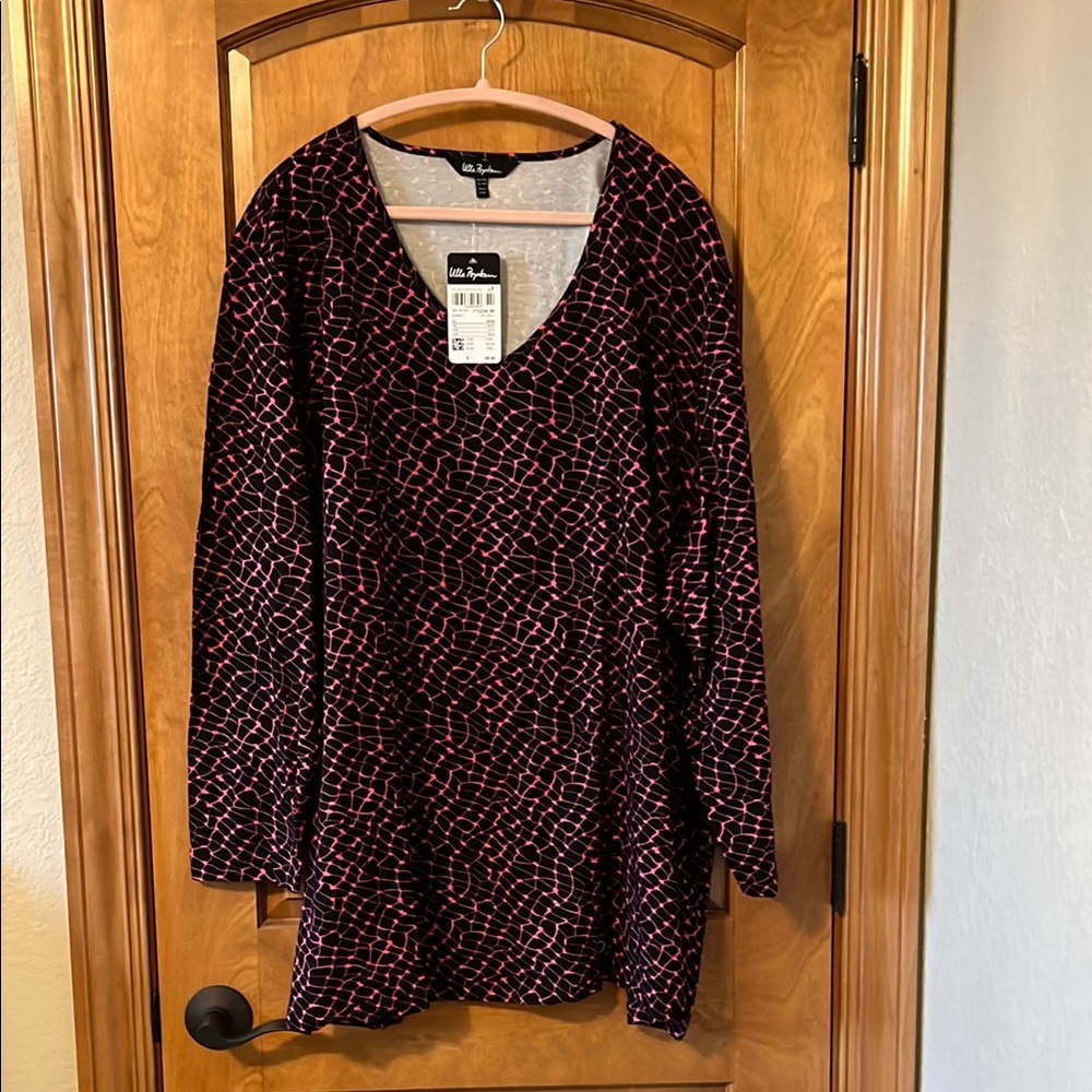 Chic Black and Pink Ulla Popken Top